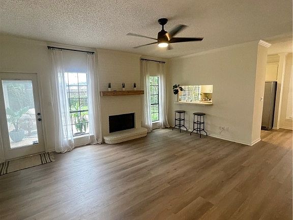 3rd image of 714 Queenswood Trl