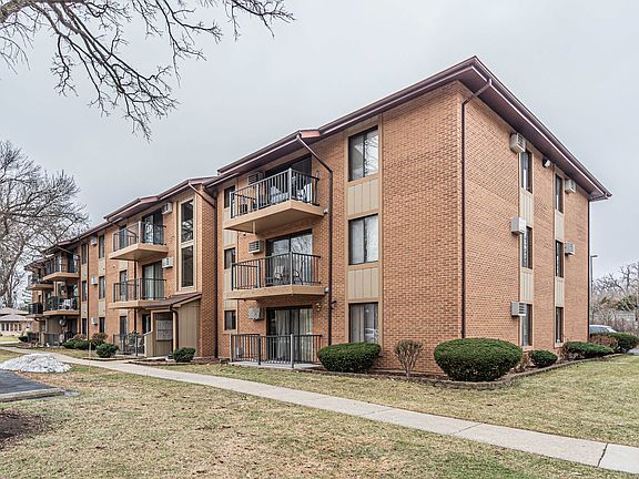 3rd image of 7010 W 110th St Unit 6
