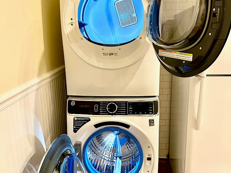 558 Broadway Apt1 - Washer & Dryer