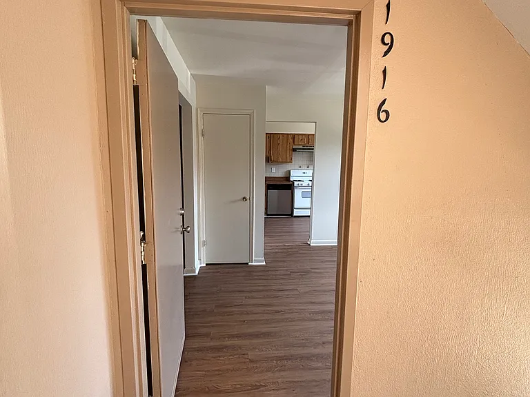 1916 Raspberry Ct — Photo 2