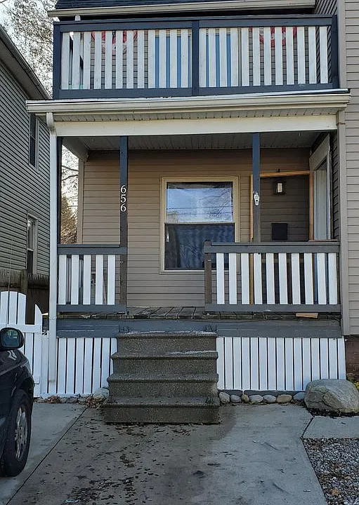 656 Lakeside Ave
