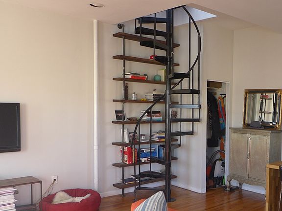 4th image of 520 Henry St APT 4