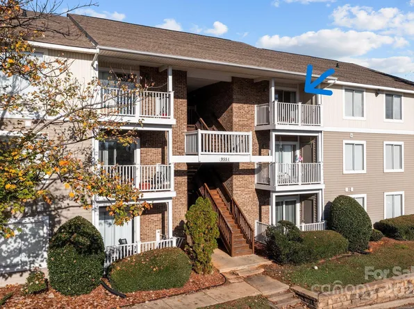 9551 University Terrace Dr, Charlotte, NC 28262
