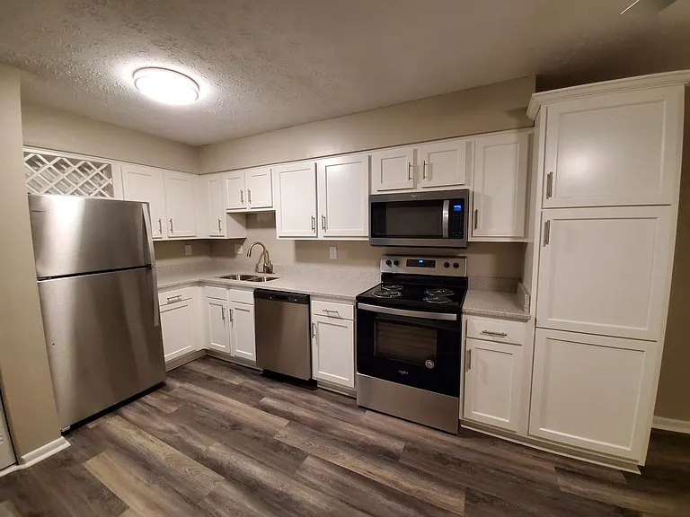 St. Francis Apartments — Photo 15