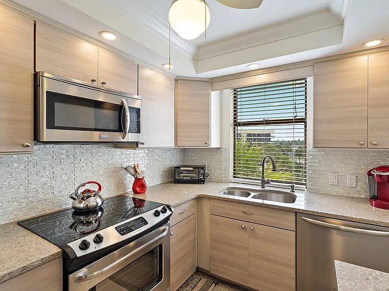 225 Beach Rd #401 — Photo 17