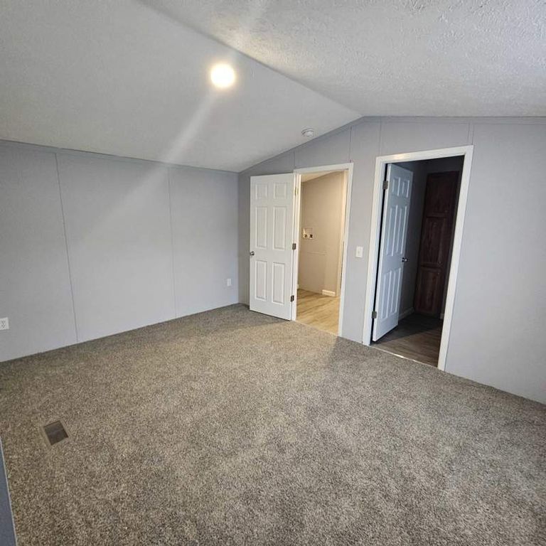 2737 W Washington Ctr #52, Fort Wayne, IN - More