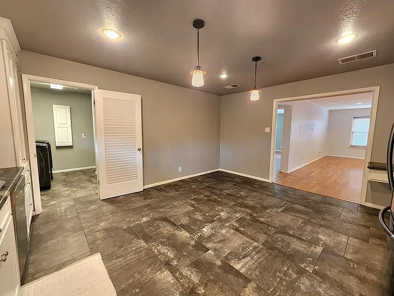2305 Country Club Dr — Photo 8