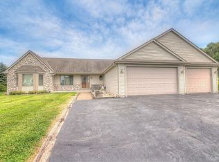 N77W27801 Garnet Ct, Town Of Lisbon, WI 53029