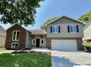 15423 Hamilton St, Omaha, NE 68154