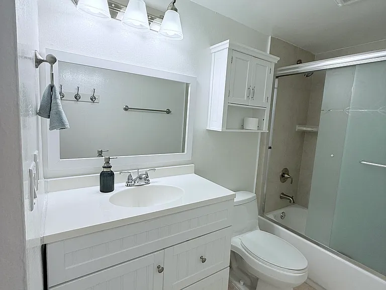 401 Golden Isles Dr #913 — Photo 17