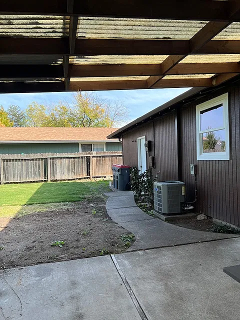 3 bed, 1113 sqft, $2,350 — Photo 3