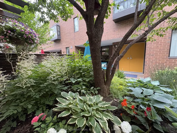 188 Spadina Ave #Townhouse 2, Toronto, ON M5T 3A4