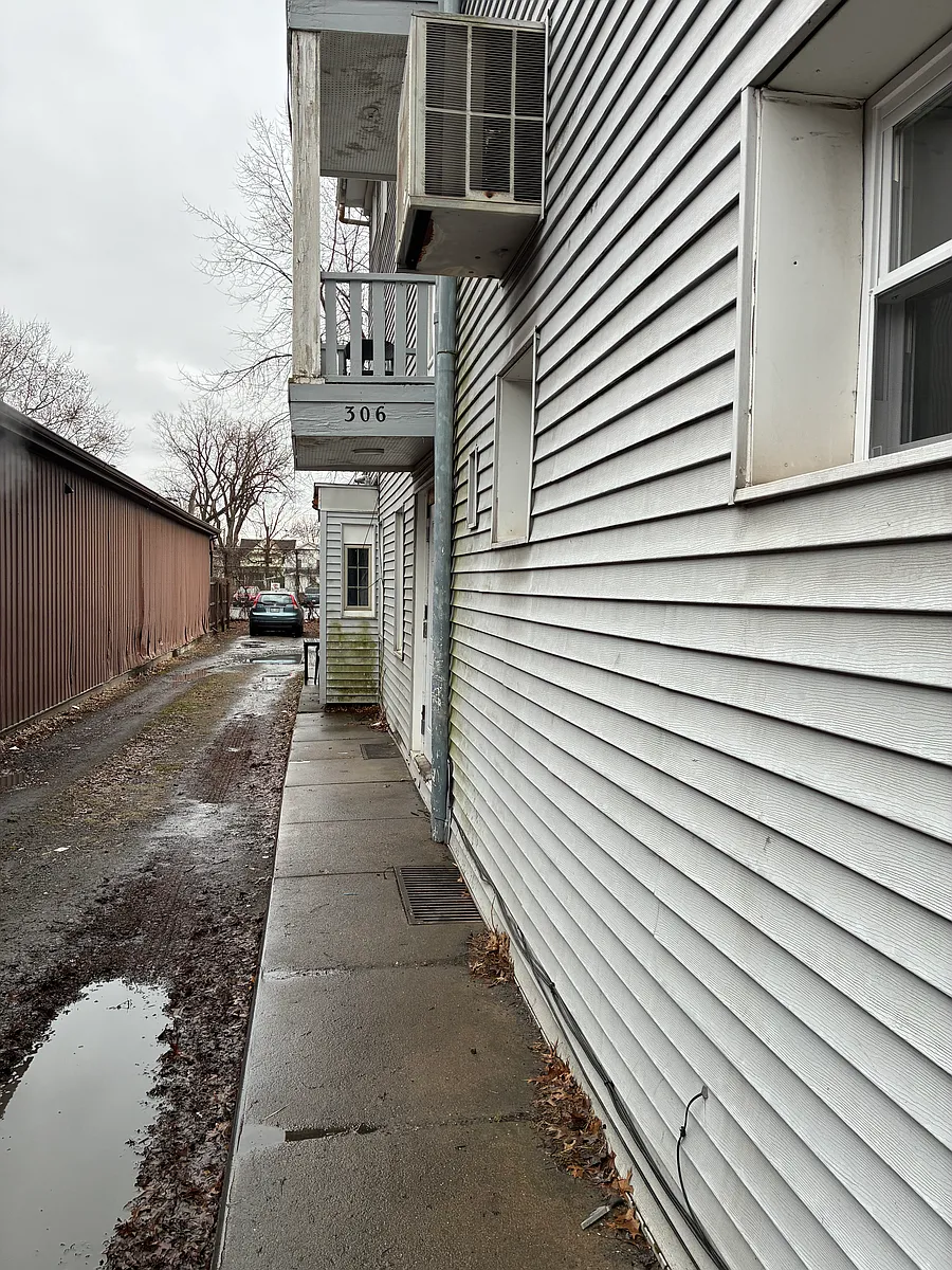 Photo 1 of 5 - 306 Wyoming Ave #D - Wyoming, PA Primary Photo - 306 Wyoming Ave #D