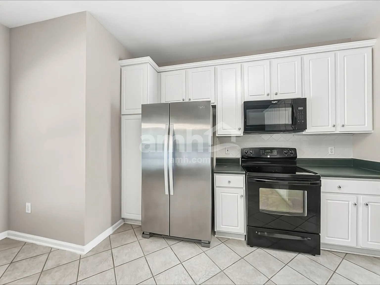 3 bed, 2.5 bath, 2282 sqft, $2,350 — Photo 4