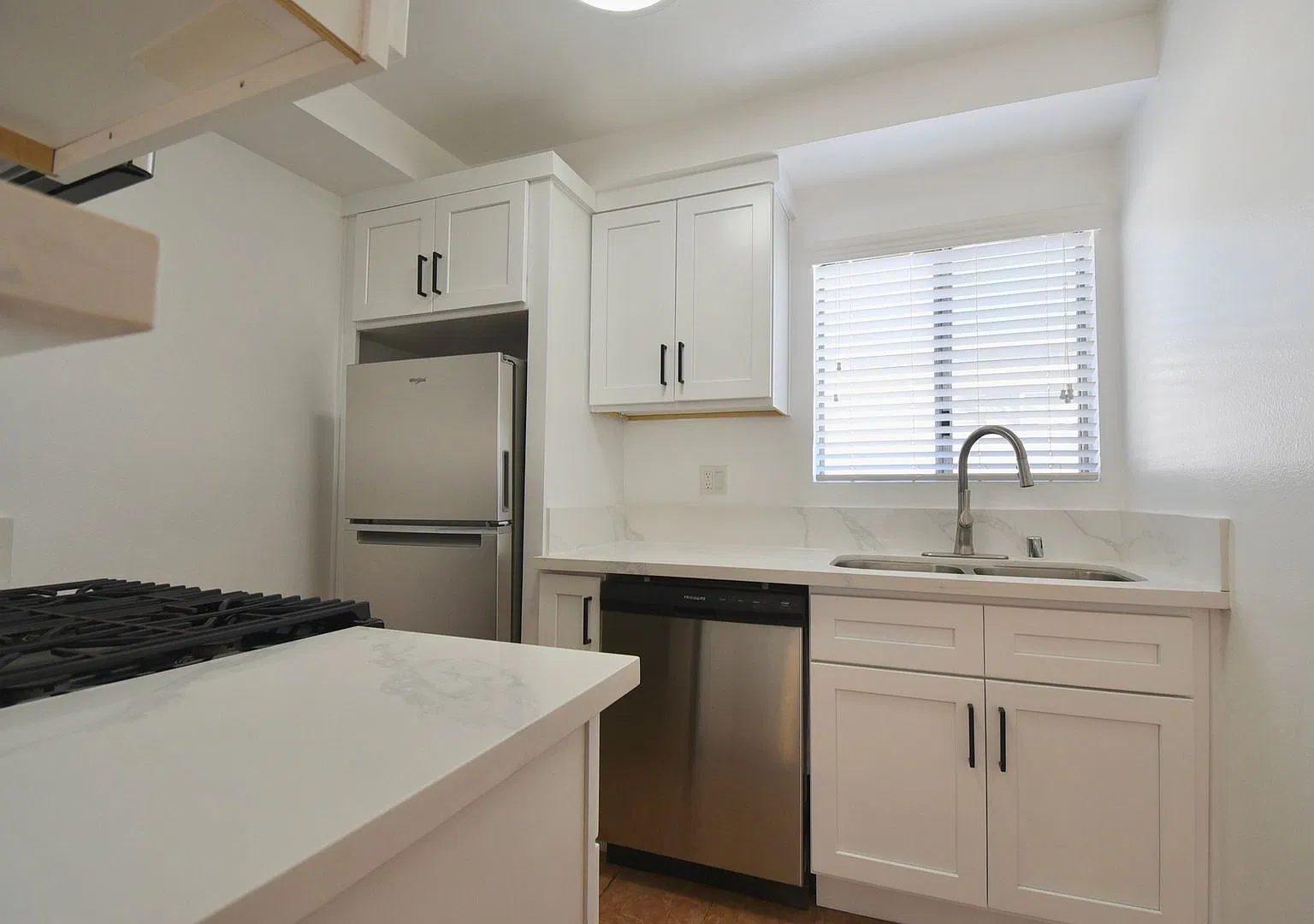 4930 — Photo 2