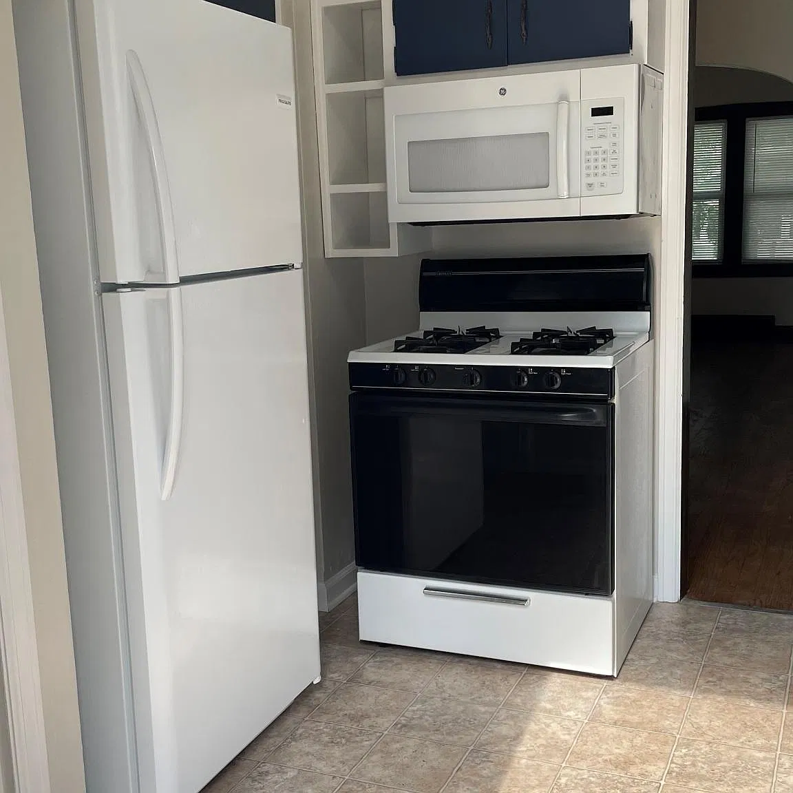 825 Hudson Avenue — Photo 4