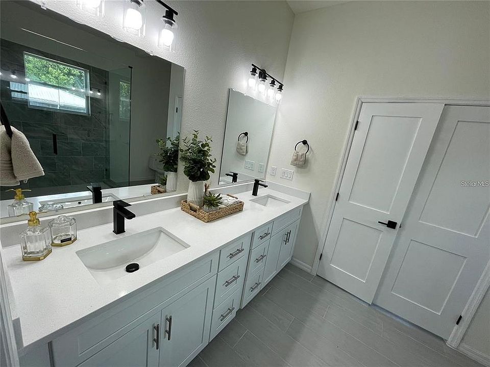 1st image of 916 Dogwood Cir #916
