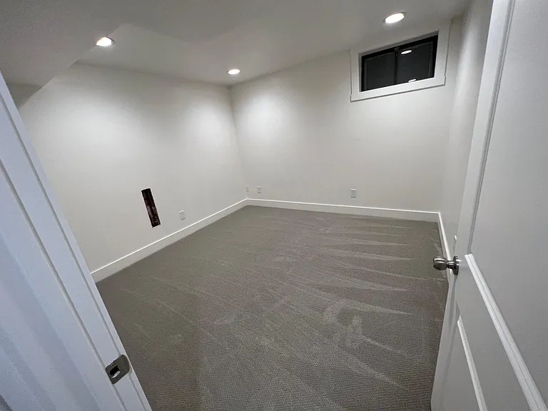 1451 Lynnwood Ave — Photo 16