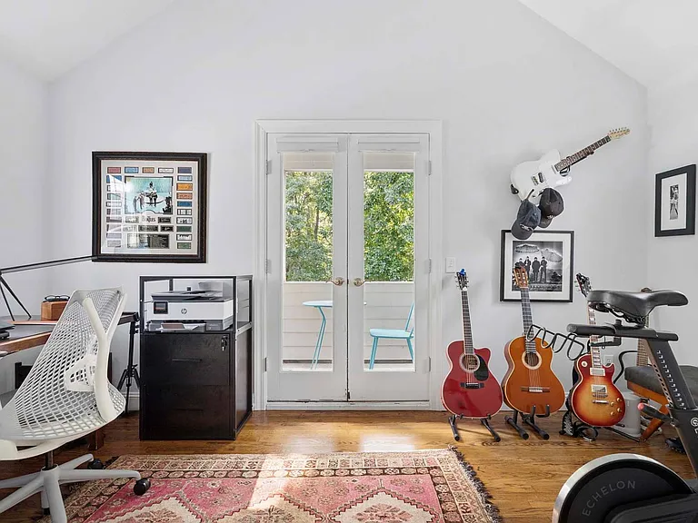 39 Fresh Pond Rd — Photo 17
