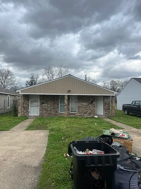 2 bed, 700 sqft, $600 — Photo 1