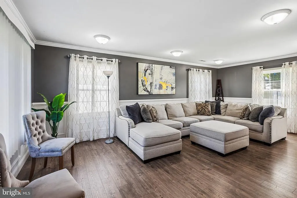 3 bed, 2.5 bath, 1727 sqft, $3,200 — Photo 4