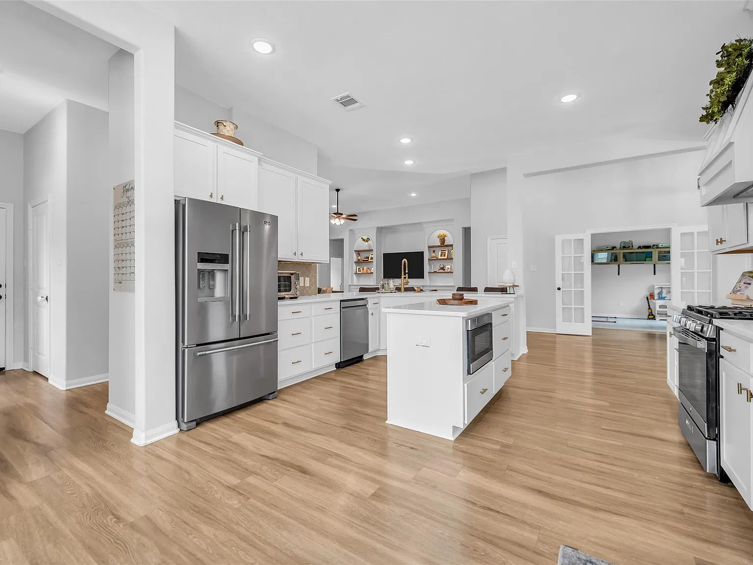 4 bed, 2.5 bath, 2924 sqft, $3,800 — Photo 4