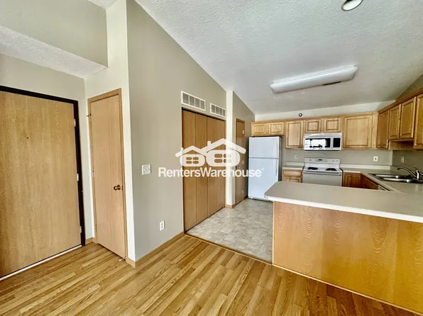 5924 Sutton Pl APT 10, Urbandale, IA 50322