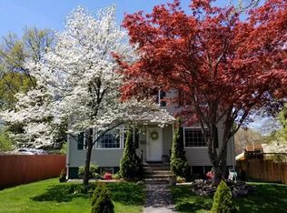 2 Shamrock Ln, Norwalk, CT 06850