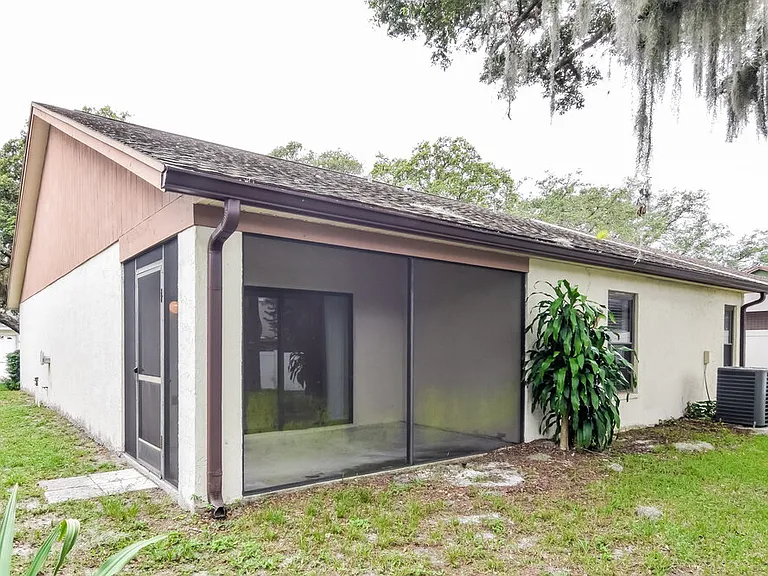 2526 Wrencrest Cir — Photo 16