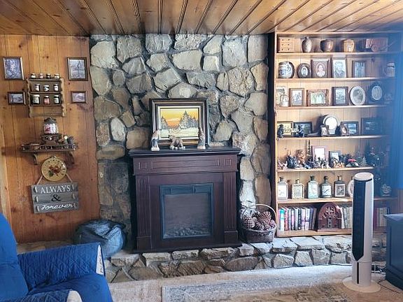 Living Room with fireplace