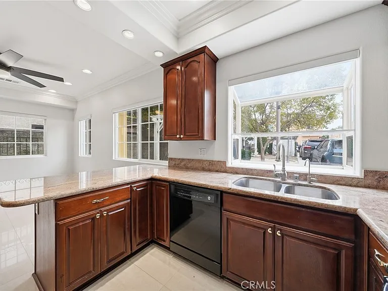 5803 Fullerton Ave — Photo 10