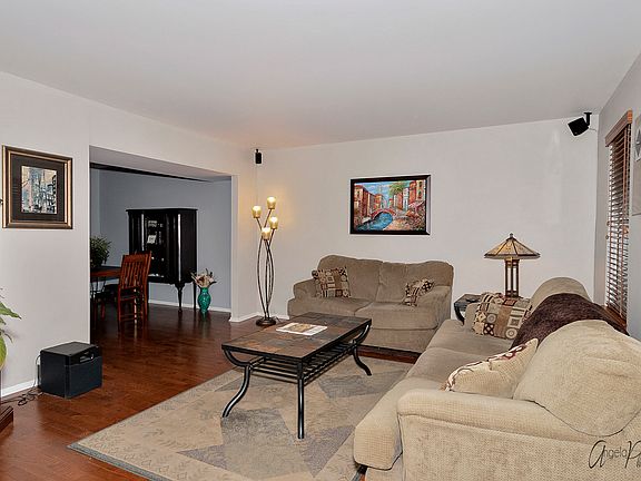 3rd image of 2101 N Woodoak Dr
