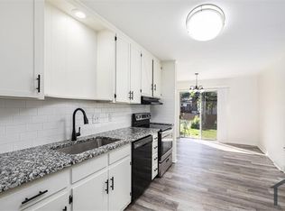 5719 W 97th St, Overland Park, KS 66207