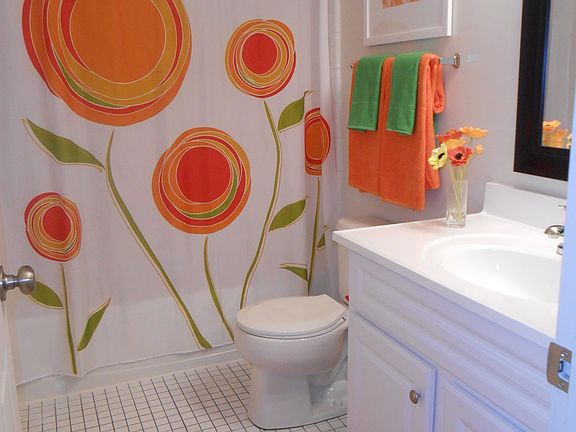 Modern Updated Bathroom, New Vanity, Huge Black Mirror with