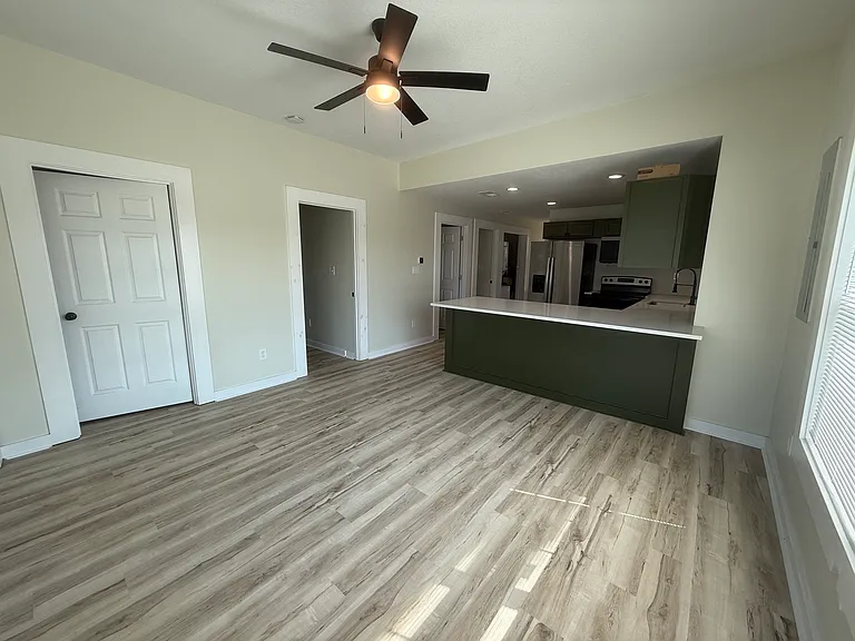 317 N Prairie St — Photo 5