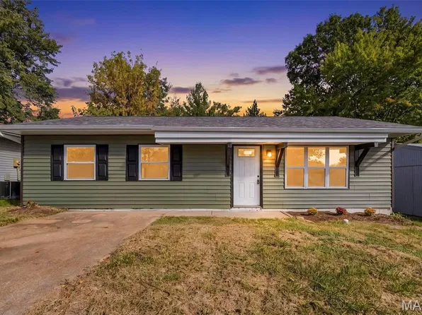 45 Cedar Ridge Dr, Pacific, MO 63069