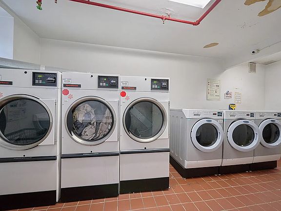 5th image of 440 W 47th St APT 3C