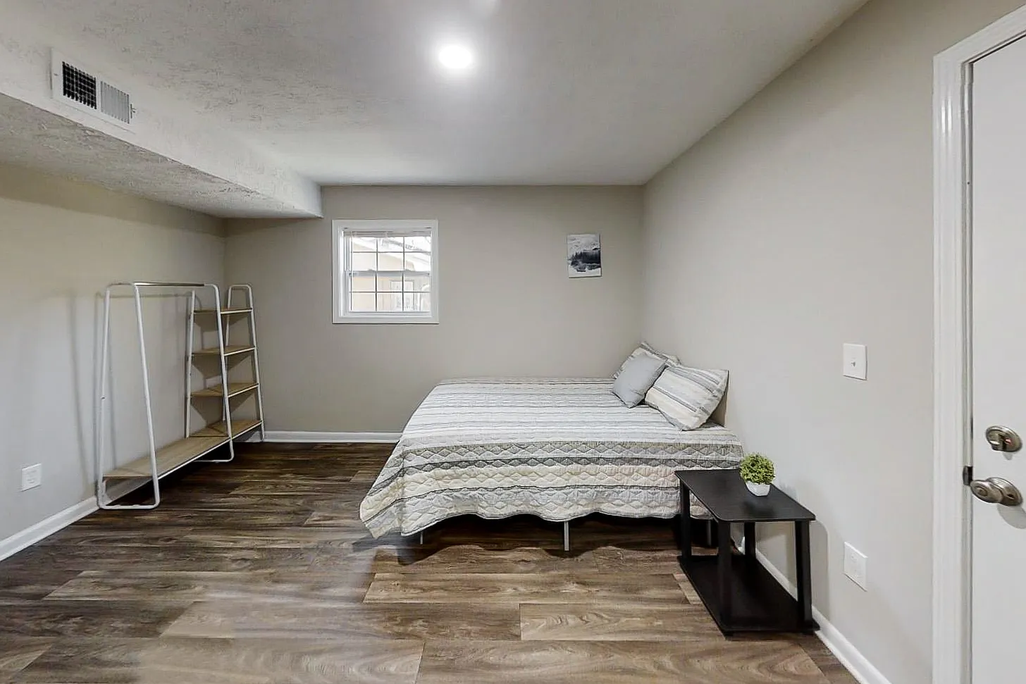 4 bed, 4.0 bath, 1950 sqft, $689 — Photo 1