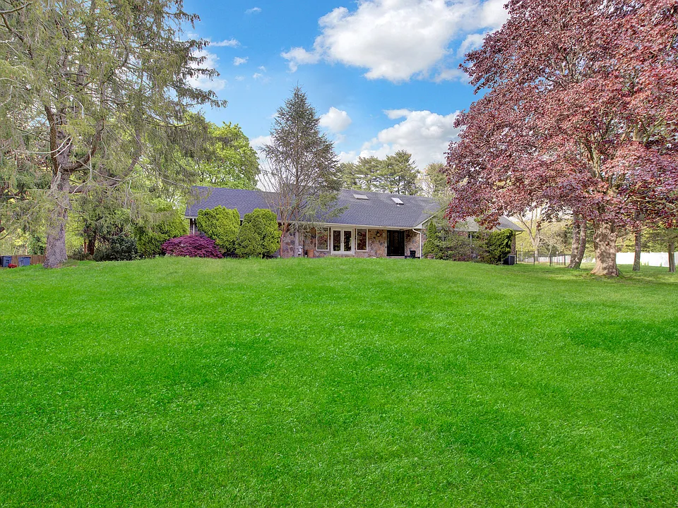 1719 Cedar Swamp Rd