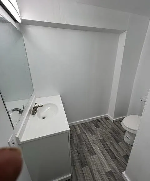 1031 N Florence Ave — Photo 12