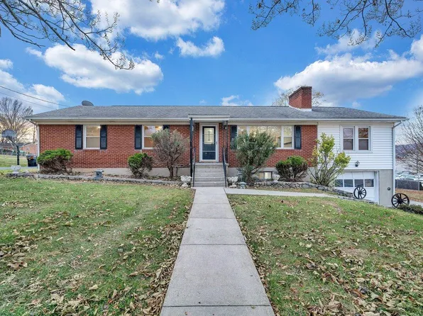 7372 Chester Dr, Roanoke, VA 24019