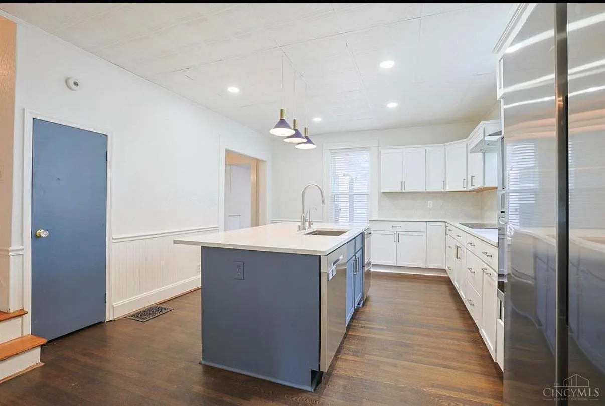 3 bed, 1.5 bath, 1694 sqft, $3,200 — Photo 4