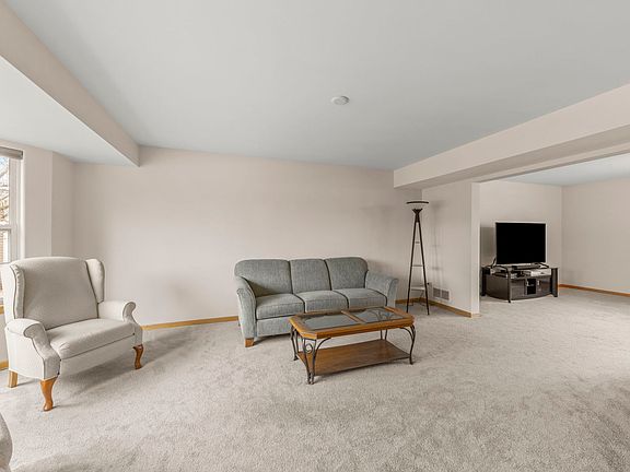 3rd image of 2815 Grass Lake Dr