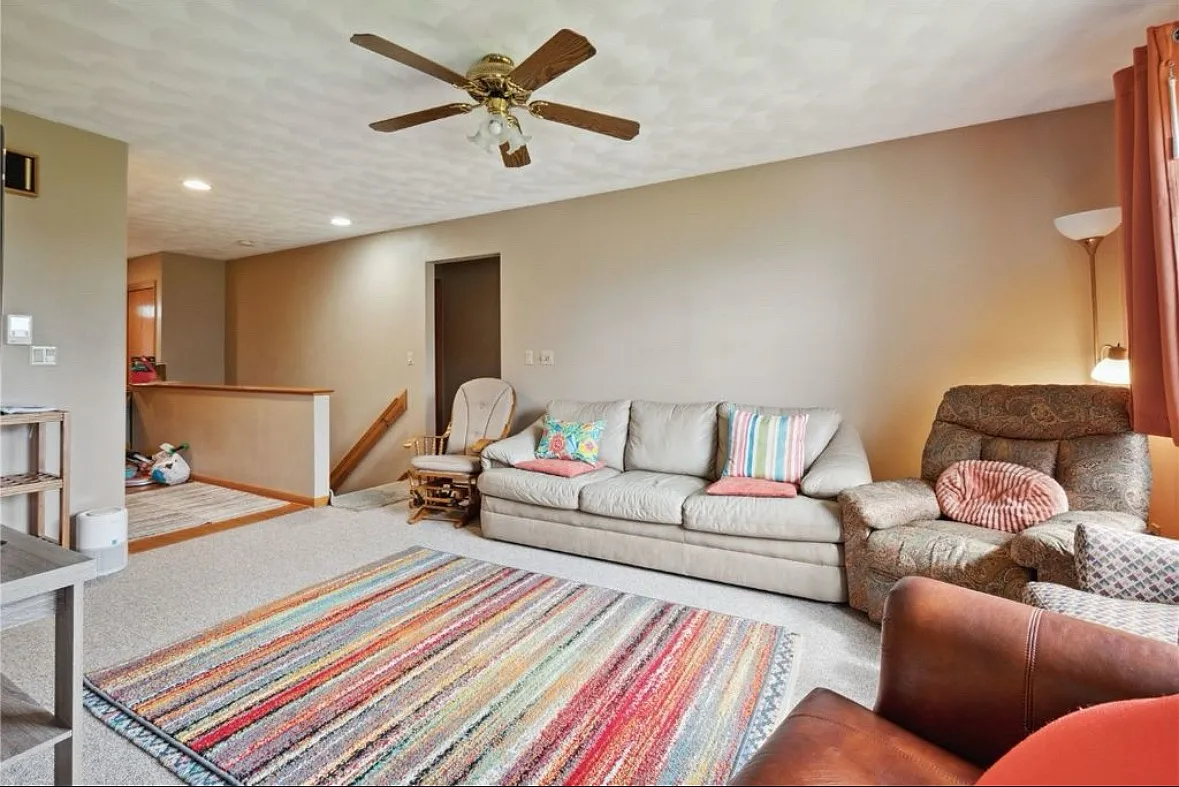 3 bed, $1,400 — Photo 4