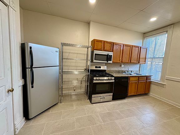 2nd image of 1103 Sidney St Floor 2