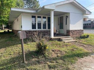 404 W 9th St, Christopher, IL 62822