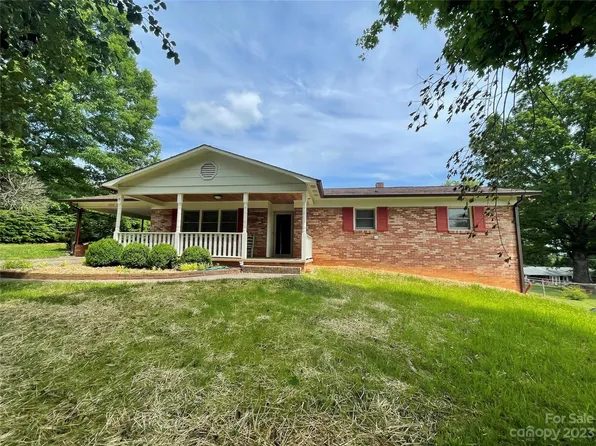 3559 Redcliff Dr, Lenoir, NC 28645