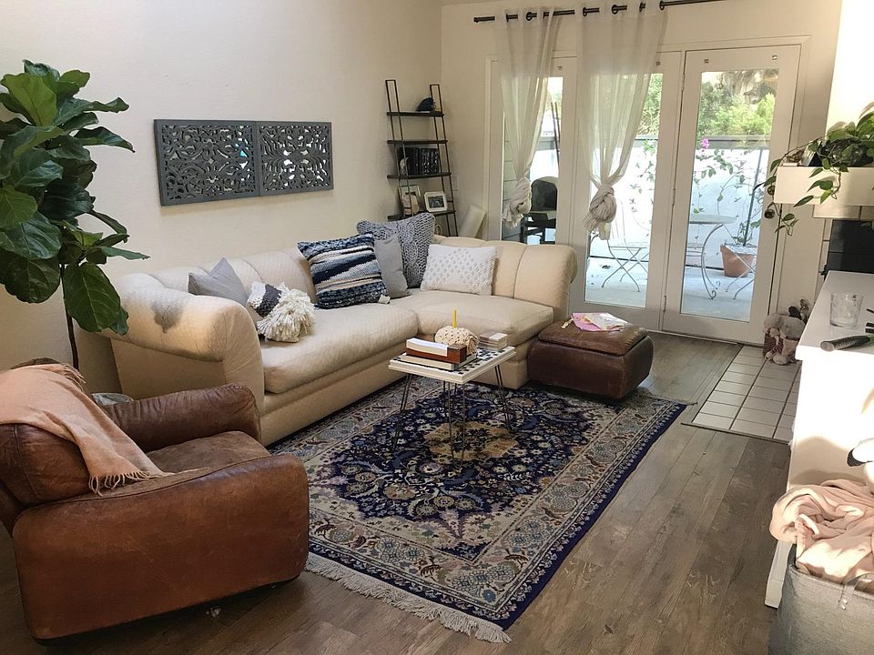 Living Room with Vaulted ceilings