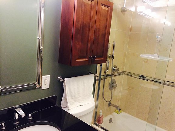 5th image of 1555 N Clark St Floor 4