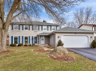 717 Zaininger Ave, Naperville, IL 60563